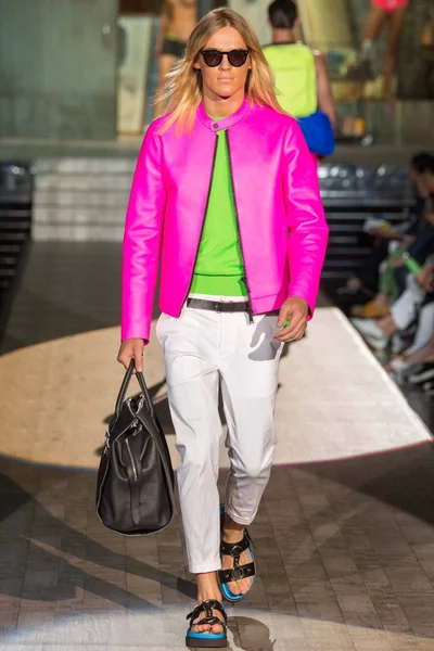 Look 22